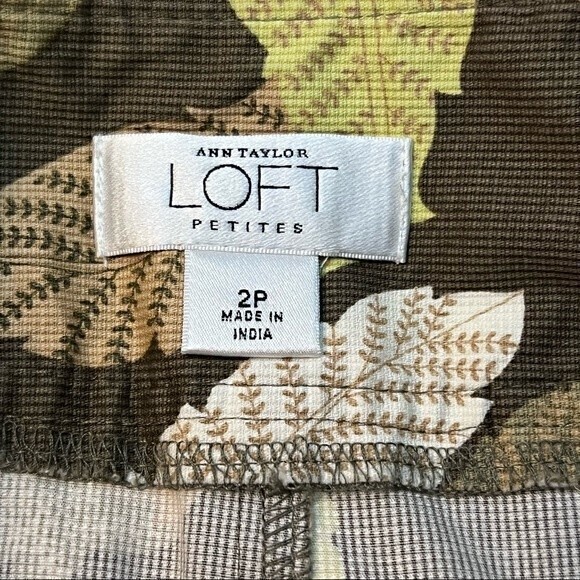LOFT Women’s Mini Skirt with pockets, Size 2P, Brown Green Leaf Pattern - Picture 3 of 6